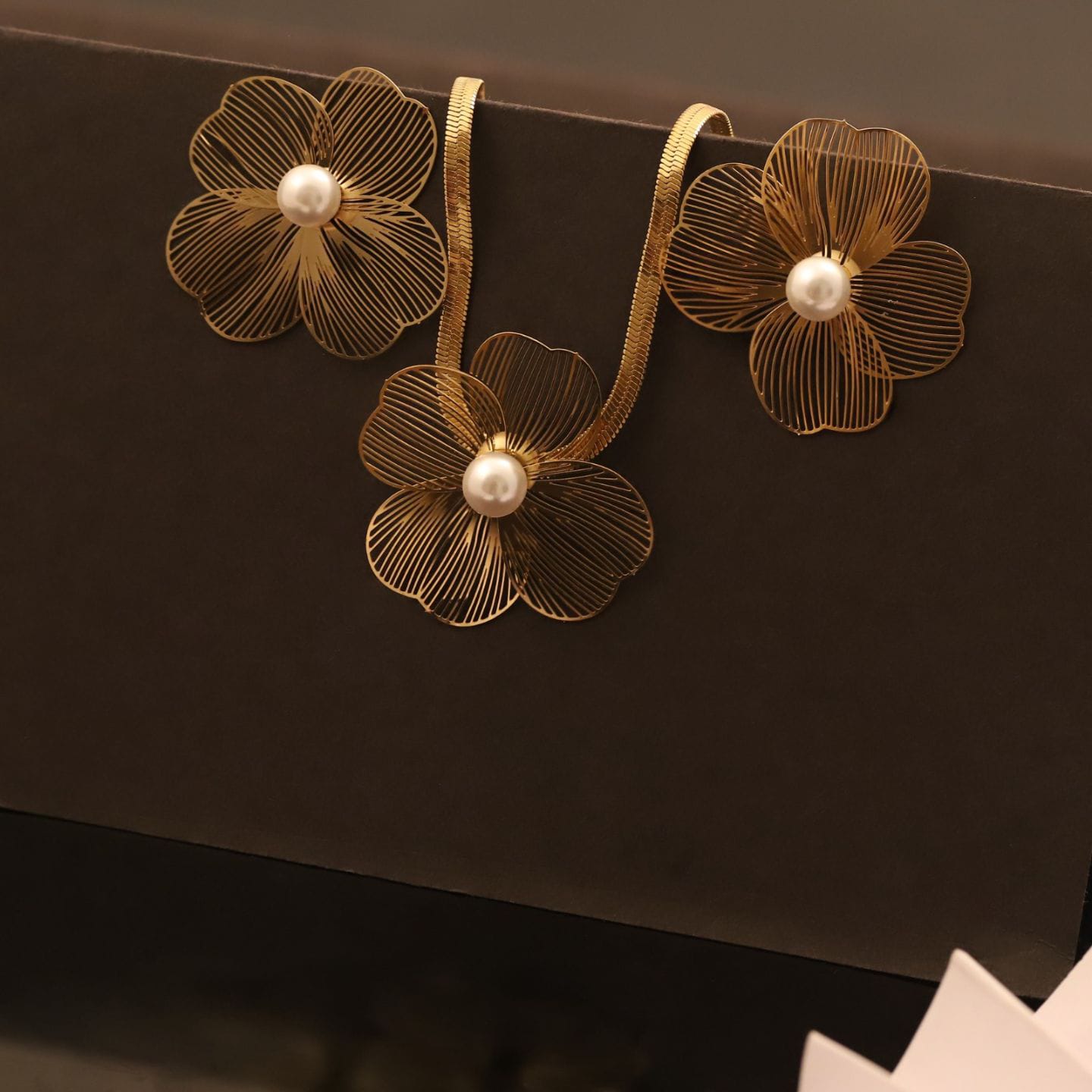 22K Gold Plated Anti-Tarnish Pearl Bloom Necklace Set with Earrings