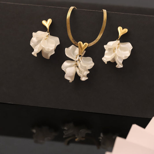 22K Gold Plated Anti-Tarnish Heart Bloom Necklace Set with Earrings